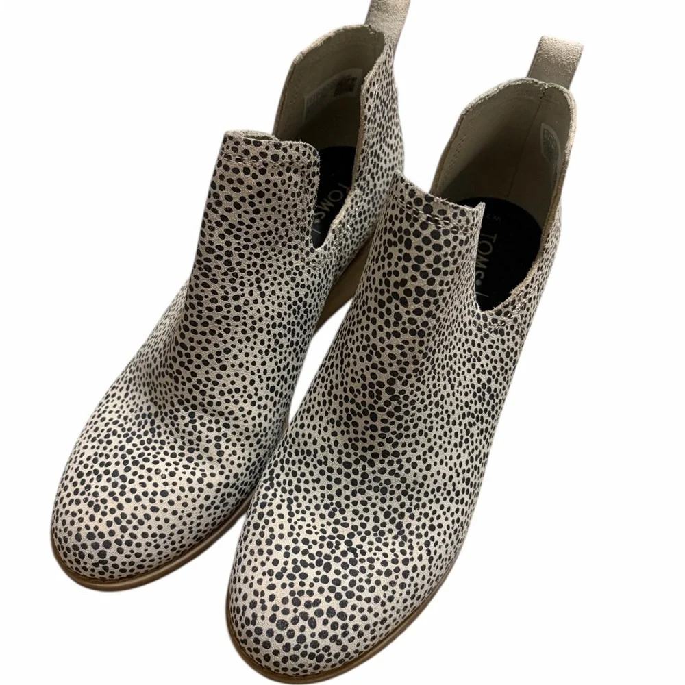 TOMS Women's Kallie Cutout Suede‎ Macadamia Wedge Bootie Boots Cheetah Size 7